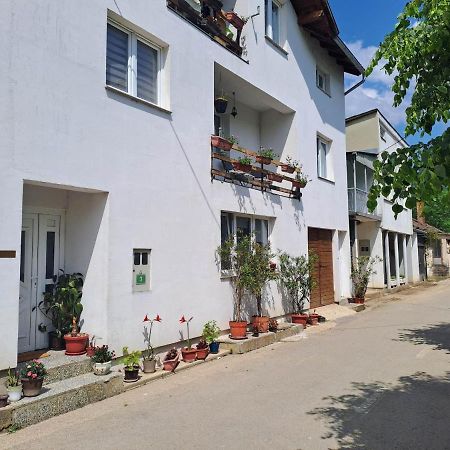 Apartman Naza Kulen Vakuf Exterior foto