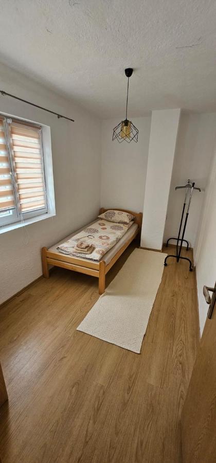 Apartman Naza Kulen Vakuf Exterior foto